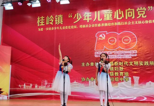 时尚拼接牛仔裤